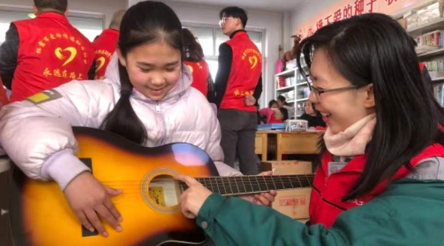 果然視頻| 冬日暖心！棲霞市20名孩子收到“新年心愿”禮物